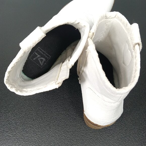 DIRTY LAUNDRY Unite Snake Embrossed Design Womens White Western Ankle Boot Sz 6 - Picture 10 of 13